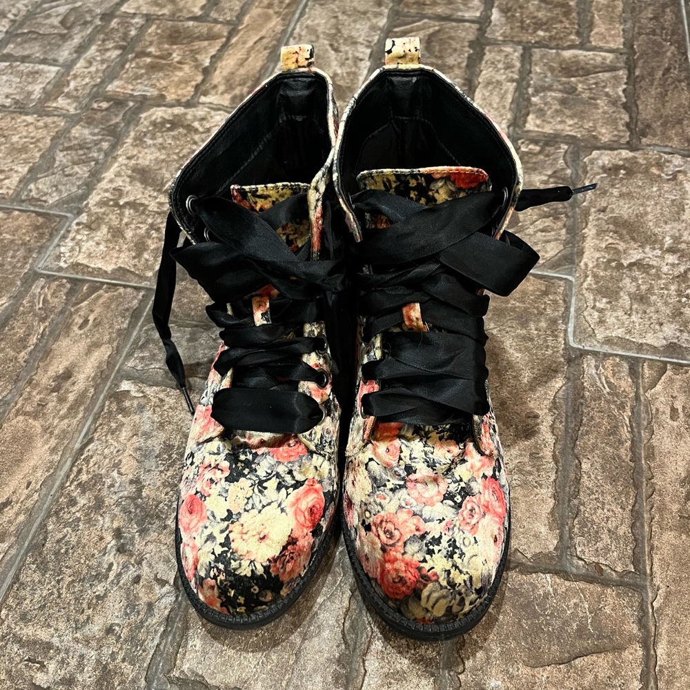 Floral Lace-Up Women's Boots